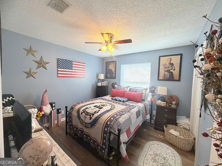 130 Woodvalley Dr — Photo 16
