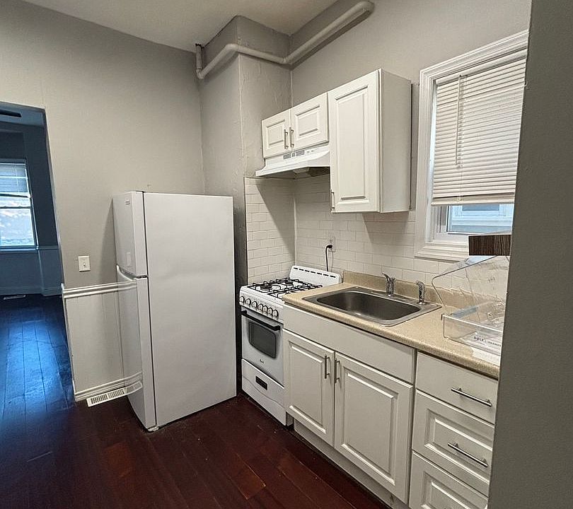 1st image of 6 Macculloch Ave APT 1A