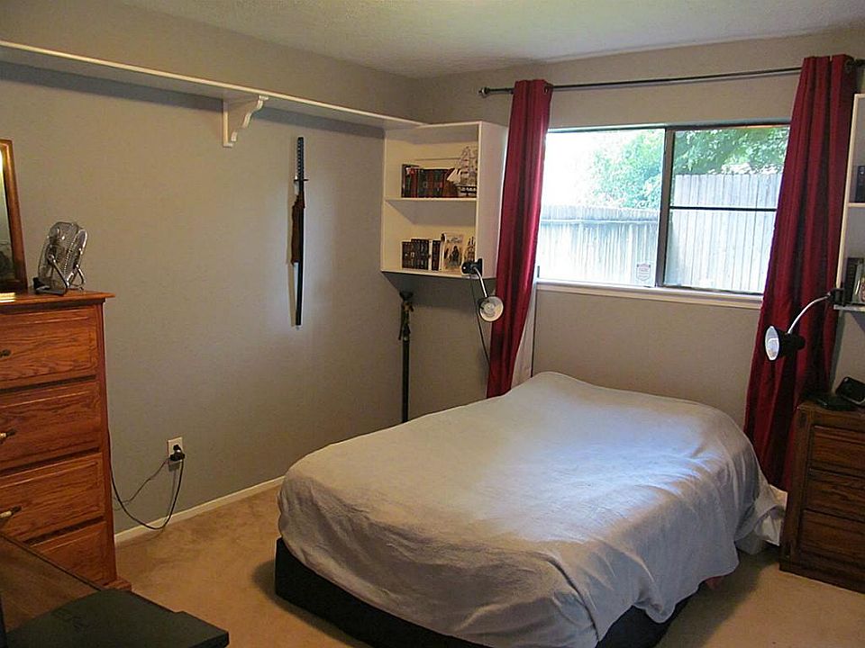 Secondary bedroom