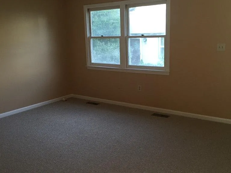 34 Bluestone Dr — Photo 2