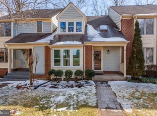 12533 N Lake Ct, Fairfax, VA 22033
