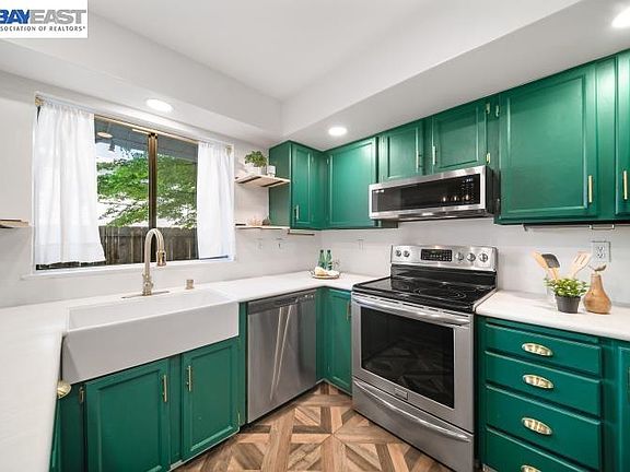 4th image of 347 E T St