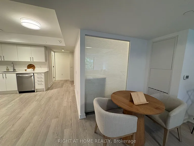 3 Strathgowan Ave #318 — Photo 15
