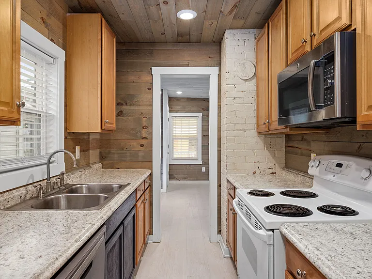 135 W Woodland Rd — Photo 9
