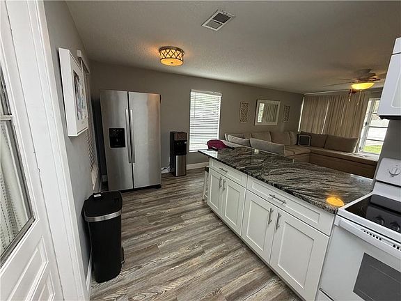4th image of 161 21st Ave
