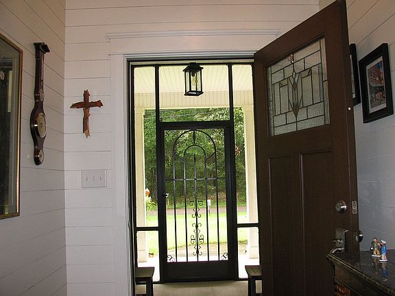 Screened front entrance