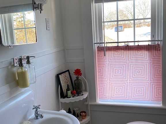 4th image of 61 Savoy St #3