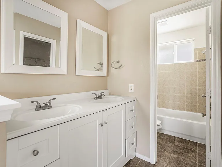 17810 Crestline Rd — Photo 20