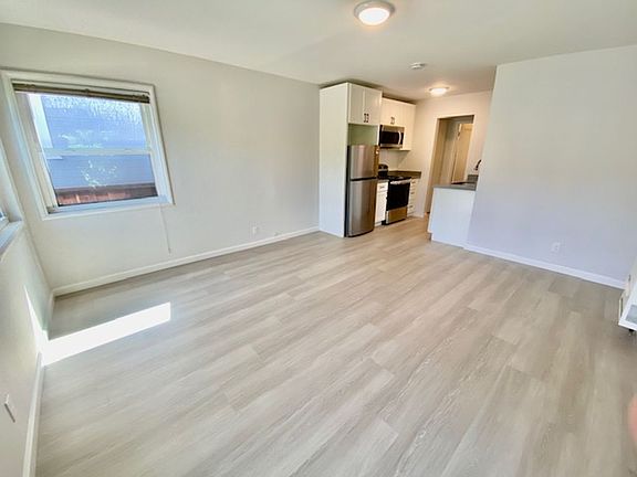 2nd image of 1033-1035 Taylor Ave #1035-1/2