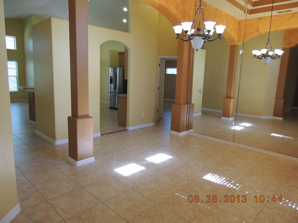 1st image of 924 Oak Chase Dr
