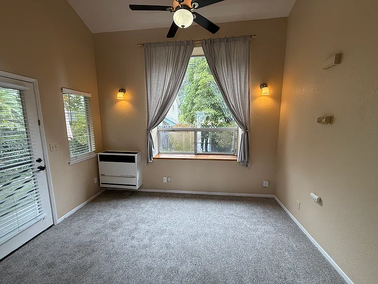 458 Islay St #A — Photo 2