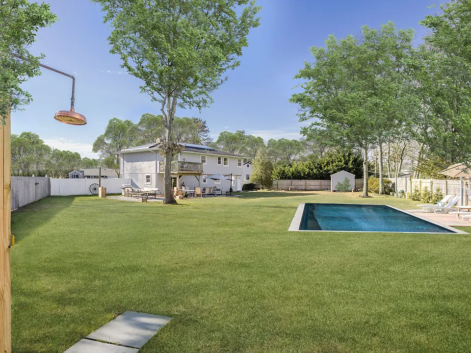 8 Westerly Ct