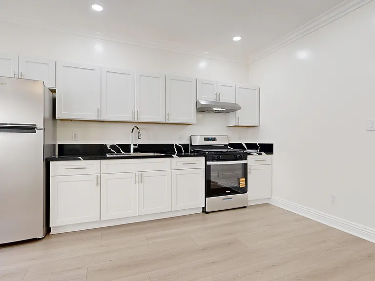 Loma Drive Apartments — Photo 19