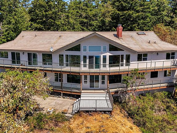 3rd image of 560 Wilderness Pl