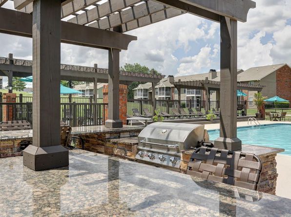 1 Williamsburg Dr APT 207