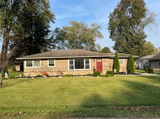 212 Lake Rd, Henryville, IN 47126