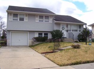 3544 Edgewater Ln, Brookhaven, PA 19015