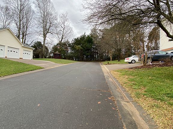 3rd image of 2120 Denise Ln