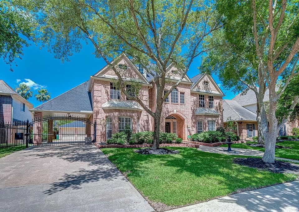Timeless! This classic home is located in the heart of the Energy Corridor, steps away from the Village School. Meticulously maintained, its interior includes a formal Dining, Family Room, Study, Renovated Kitchen, Game Room and four oversize bedroom