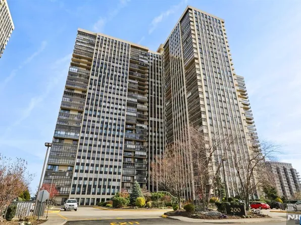 200 Winston Dr APT L8, Cliffside Park, NJ 07010