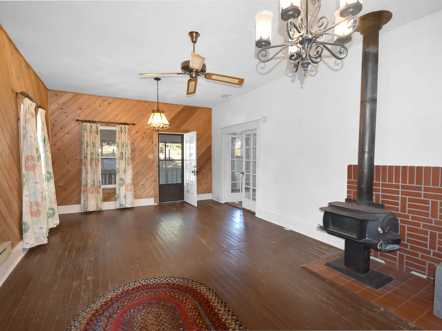 Vintage 3-Bedroom, 1-Bath Home For Rent In la Cueva — Photo 4
