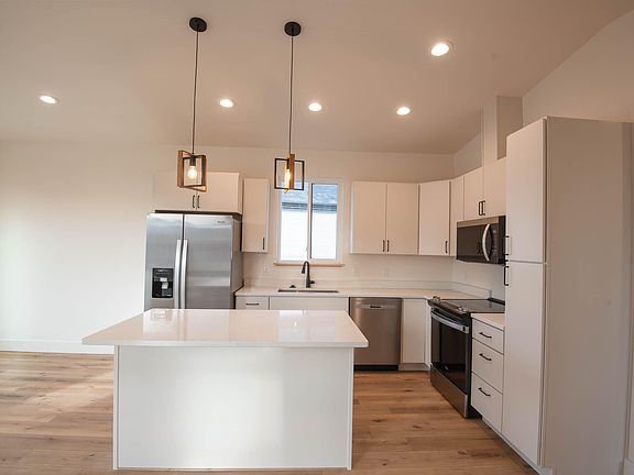 3rd image of 1409 Windsor Dr #E