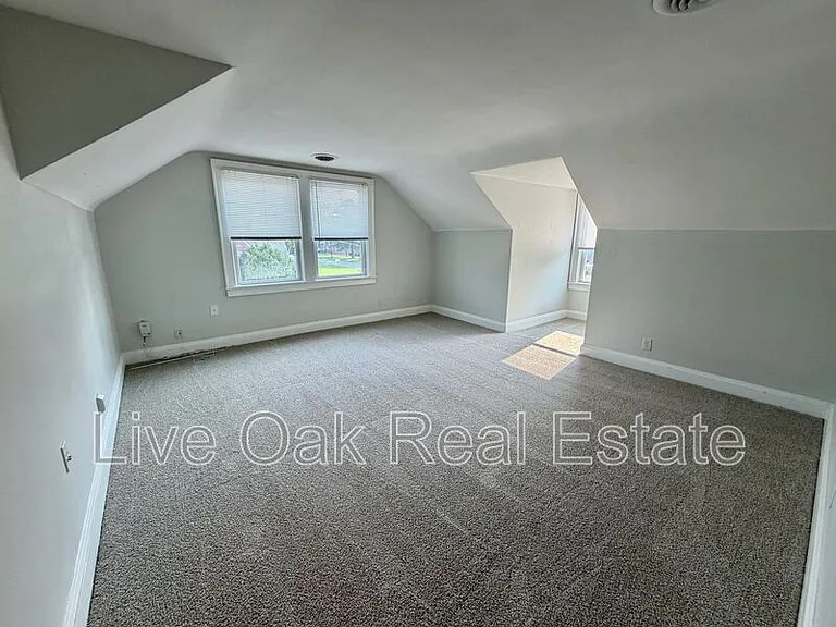 1319 Myrtle Ave #B — Photo 4