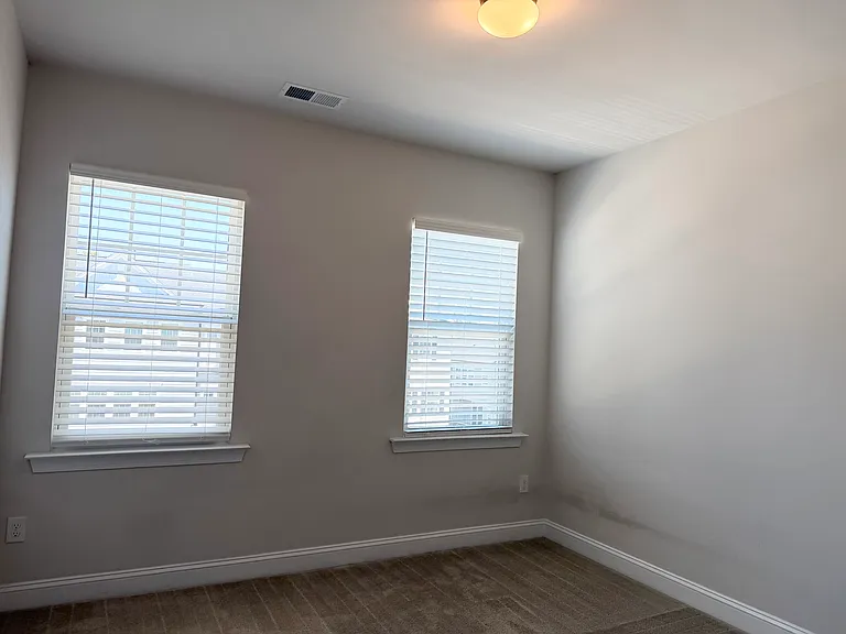 1065 Larabee Ln — Photo 16