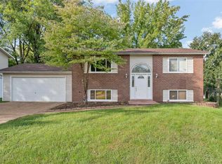 12440 Bernie Ln, Maryland Heights, MO 63043