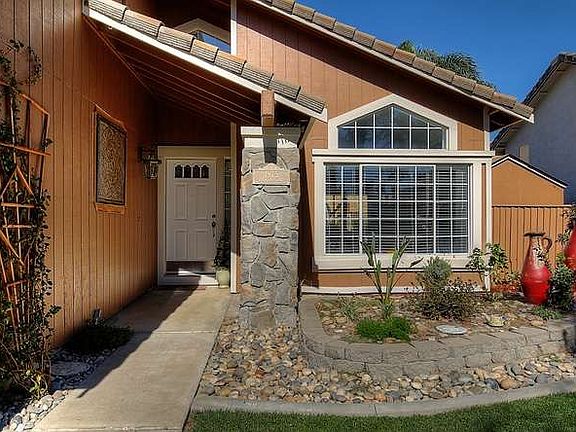 2nd image of 1975 Foxwood Ct