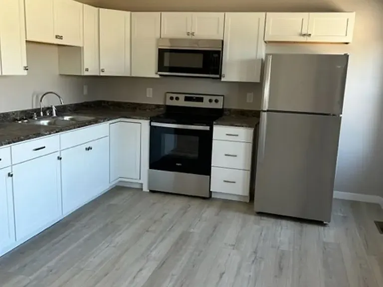 1401 Superior Ave #1 — Photo 4