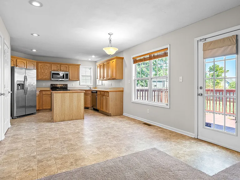 Eat-In Kitchen