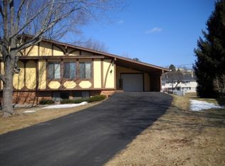 811 11th St, Baraboo, WI 53913