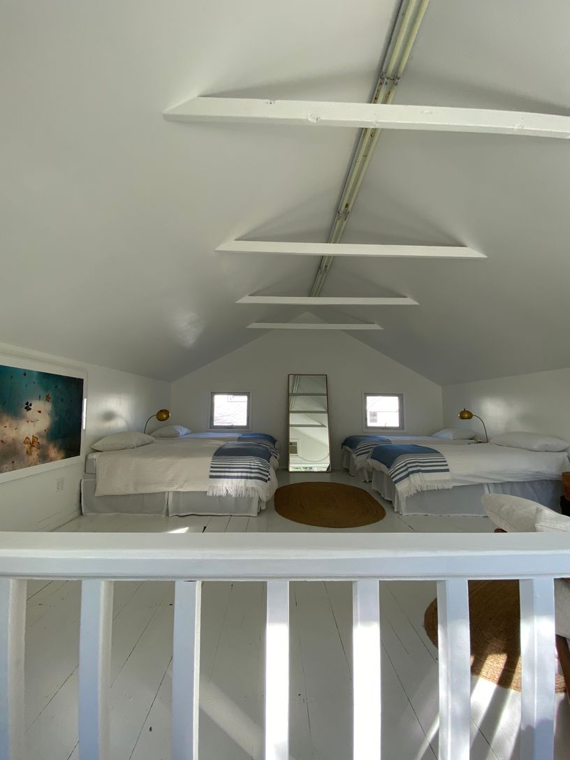  Barn Sleep loft, 4 twins