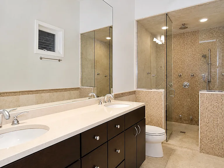 813 N May St — Photo 7