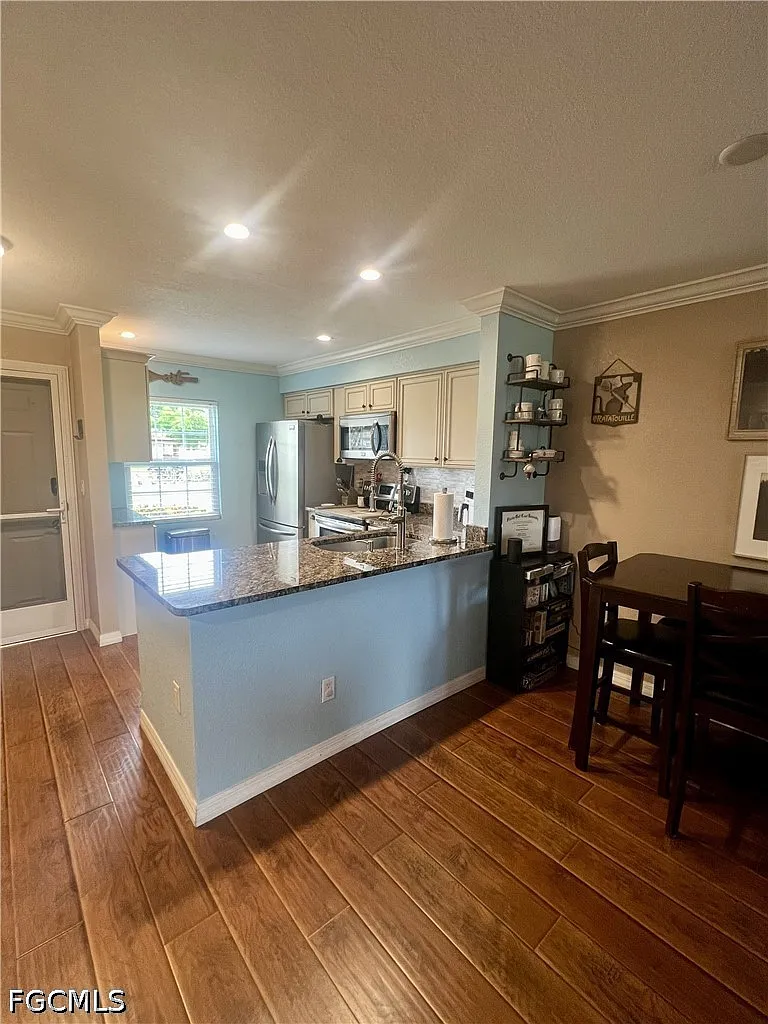 2 bed, 2.0 bath, 962 sqft, $1,500 — Photo 1