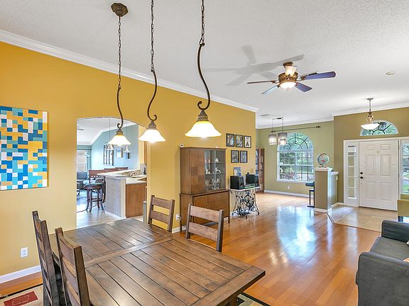 3rd image of 429 Crescent Pond Dr