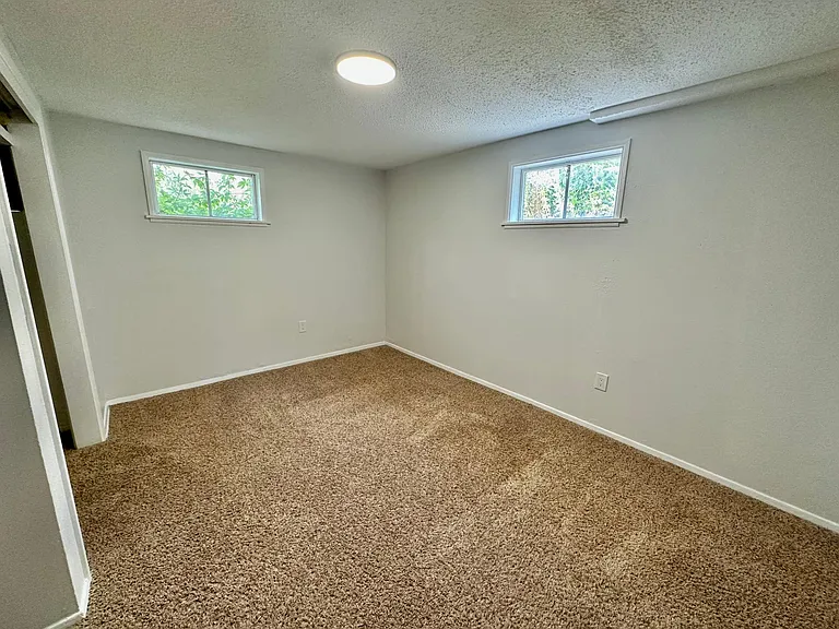 1180 Terry St — Photo 7