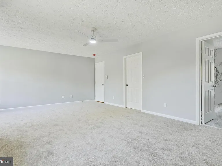 7802 Shallowbrook Ct — Photo 6