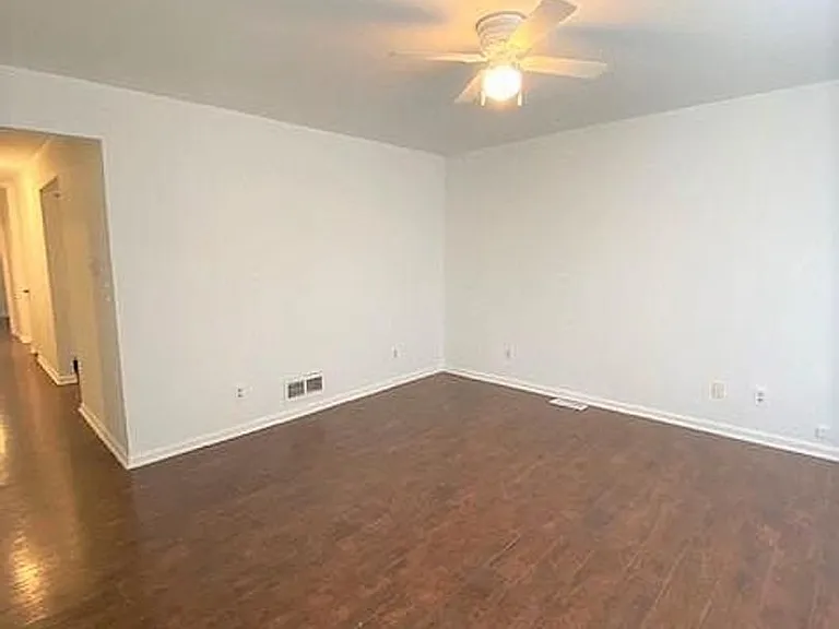 663 Shropshire Ave — Photo 10