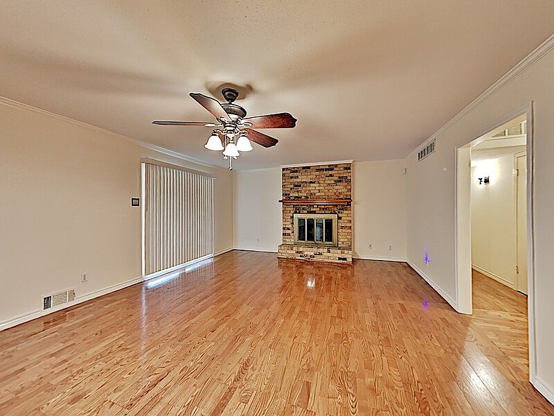 1st image of 813 Kingsbridge Dr