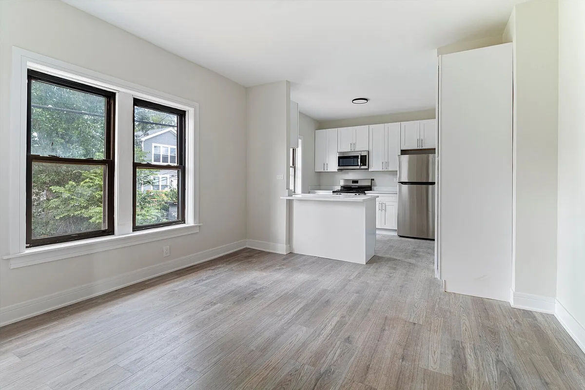 Building Photo - 632 N Homan Ave #G