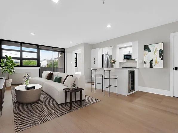 19-19 24th Ave #R202, Astoria, NY 11105