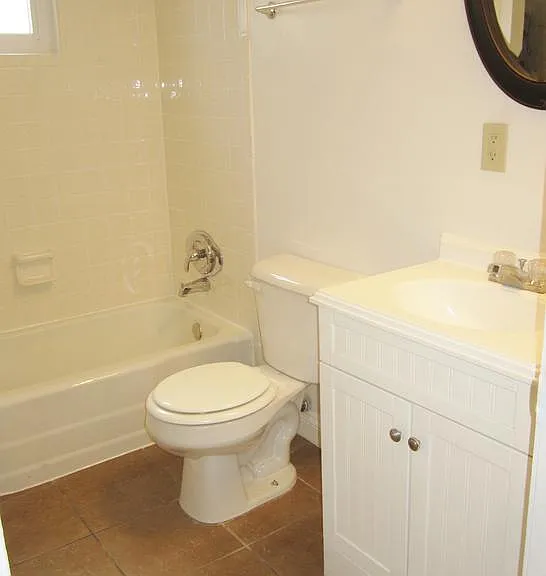 311 S Poplar St — Photo 7