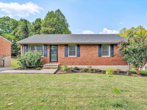 2720 Tulip Ln, Vinton, VA 24179