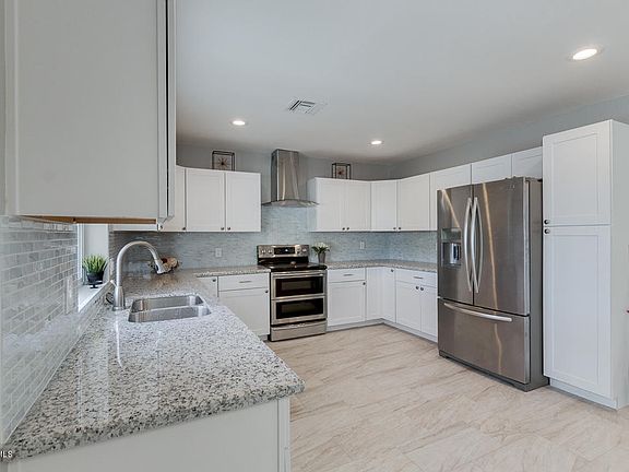 3rd image of 5511 E Seven Palms Dr