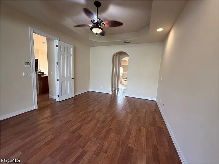 217 NE 21st Pl — Photo 5