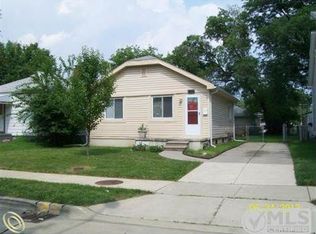 25176 Leach St, Roseville, MI 48066