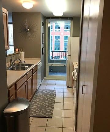 4th image of 345 N La Salle Dr APT 1208