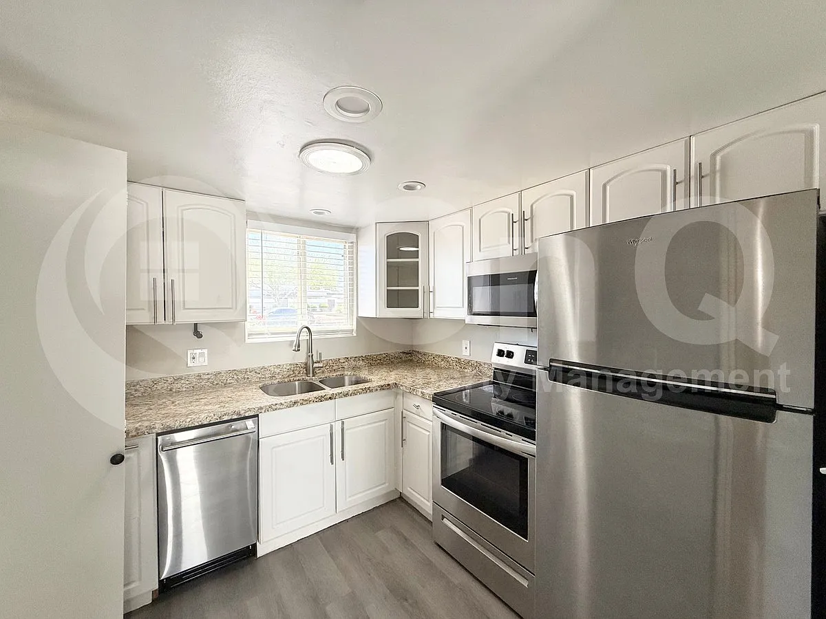 2 bed, 1.0 bath, 974 sqft, $1,649 — Photo 3